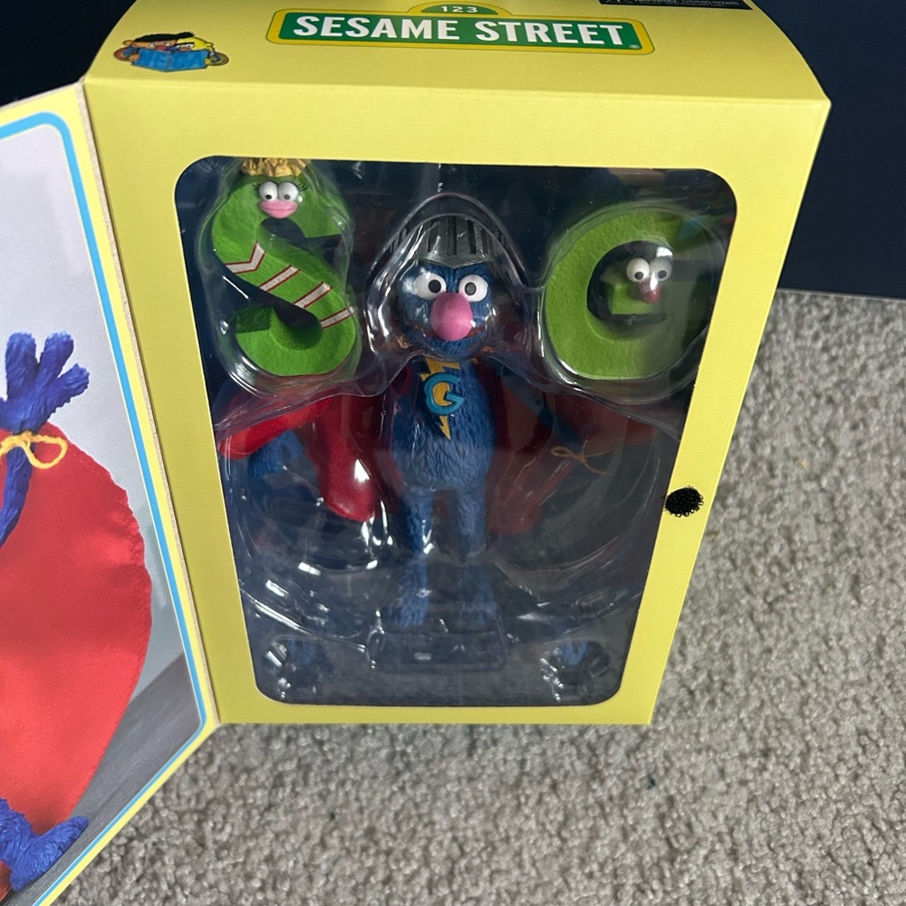 NECA Sesame Street Super Grover - Picture 2 of 11